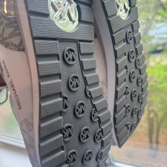 MICHAEL KORS SNEAKERS - Picture 7 of 8